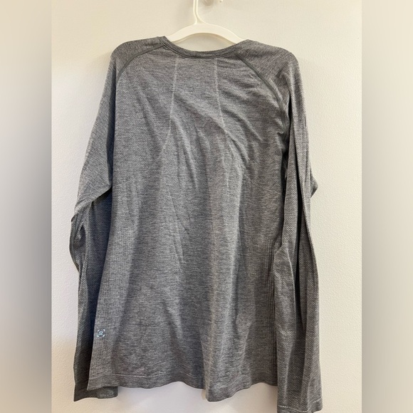 15. Lululemon Metal Vent Tech Long Sleeve - Picture 5 of 13